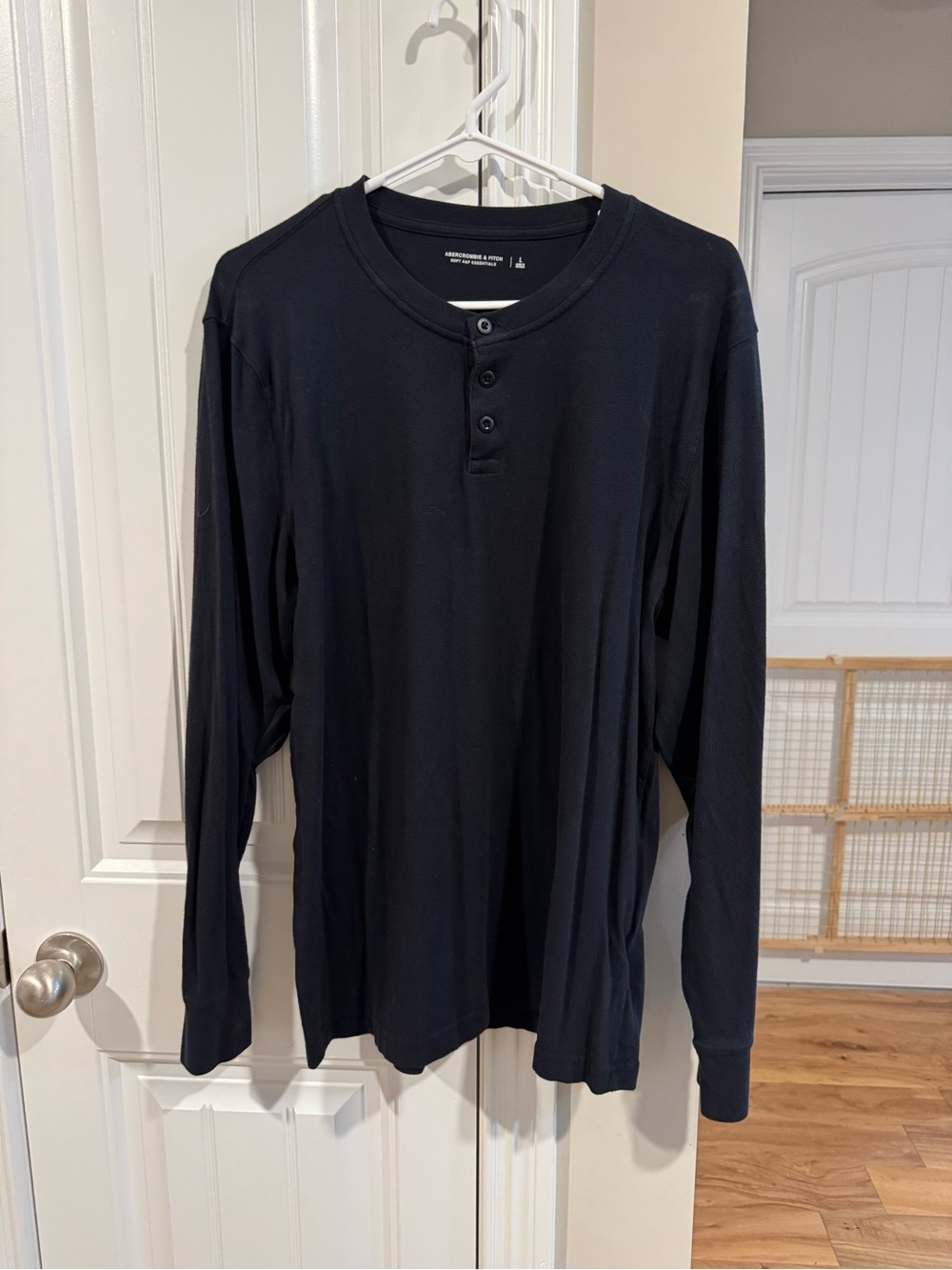 Abercrombie and Fitch Men's Black Long-Sleeve Henley Shirt